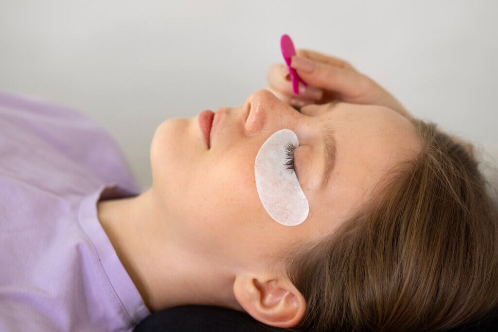 eyelash extensions dubai