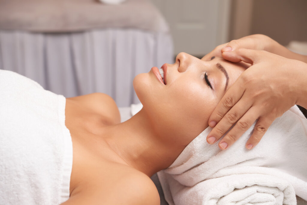 Dubai Facial Renewal Massage
